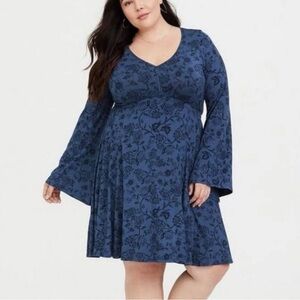 Torrid 1 Navy Blue Floral dress knee length long bell sleeve women’s 1X 1XL